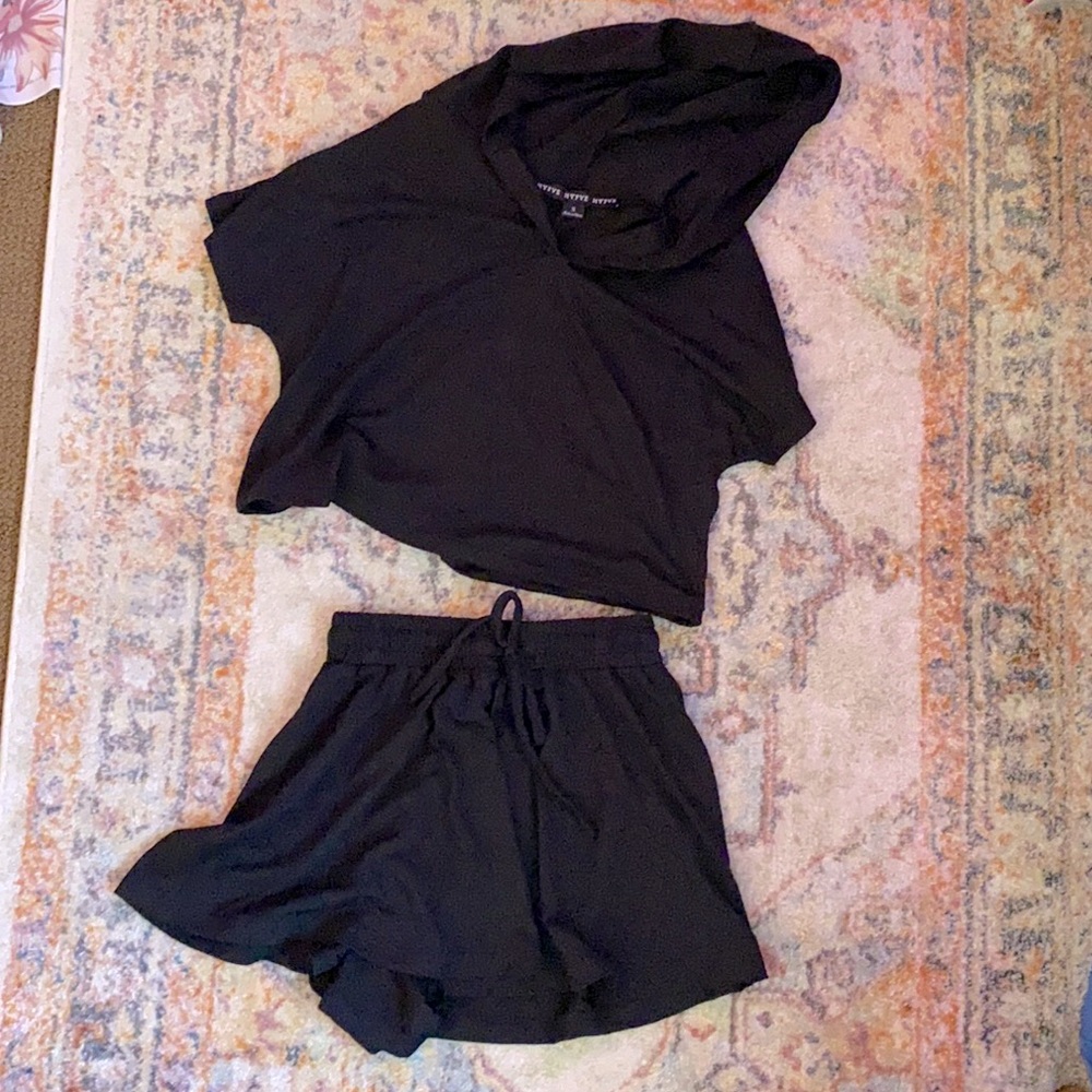 HYFVE short sleeve crop hoodie+shorts, small NWOT